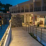 Plaza Hotel Masouri