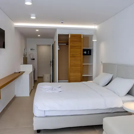 Plaza Hotel 3*